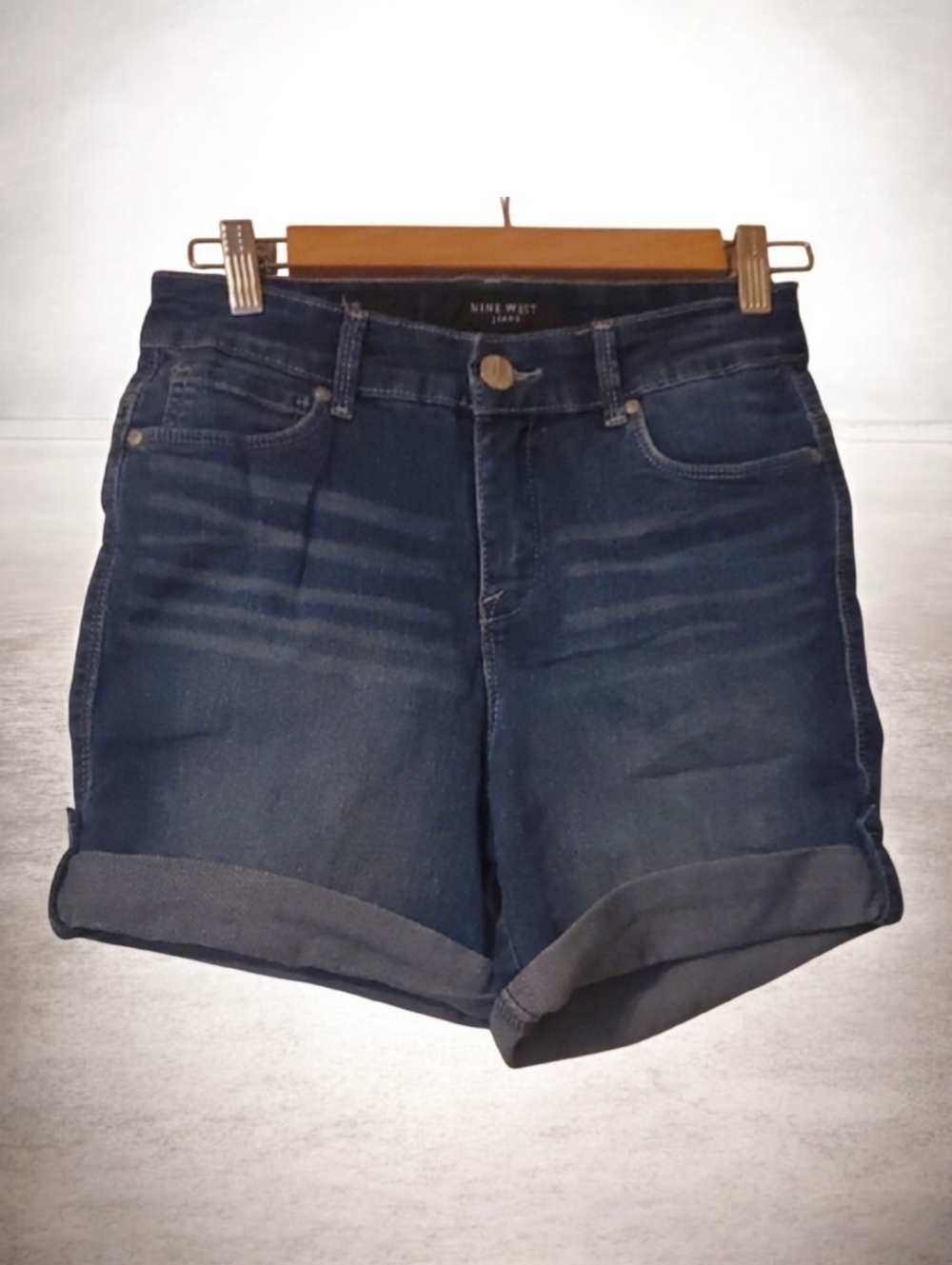 Nine West shorts womens size 4 blue cuffed 5" inseam jean shorts